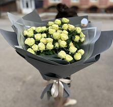 Букет Белые кустовые розы Солинеро в Хохольском