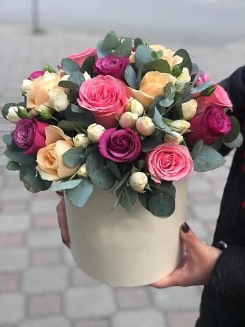 Цветочная композиция из Розы в шляпной коробке в Хохольском